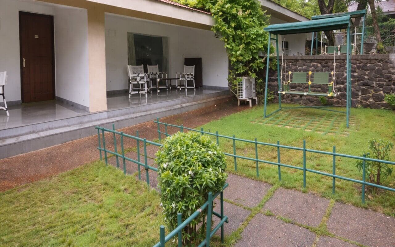 Conure Villa