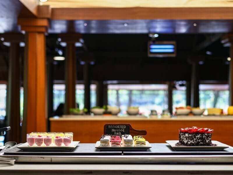 Woodpecker - Elegant dining hall