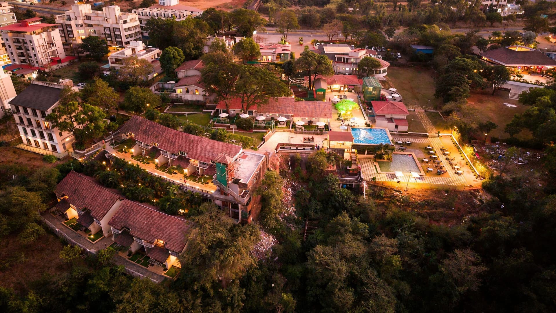 Manas Resort aerial view at dusk — Igatpuri
